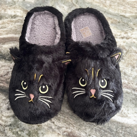 Black Fuzzy Cat Slippers - Picture 2 of 5
